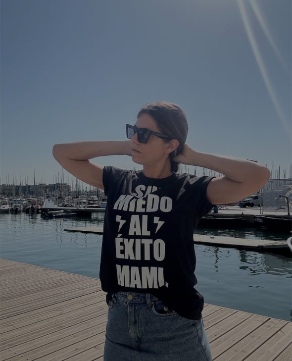 CAMISETA SIN MIEDO NEGRA