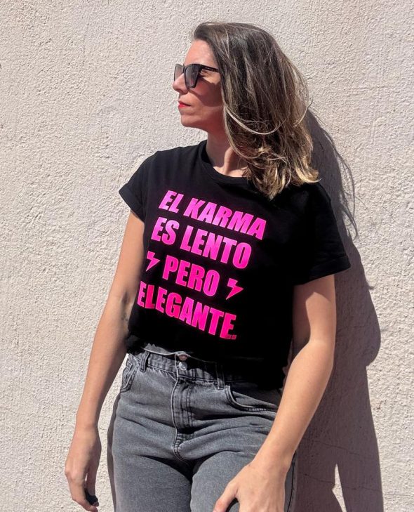 CAMISETA KARMA NEGRA