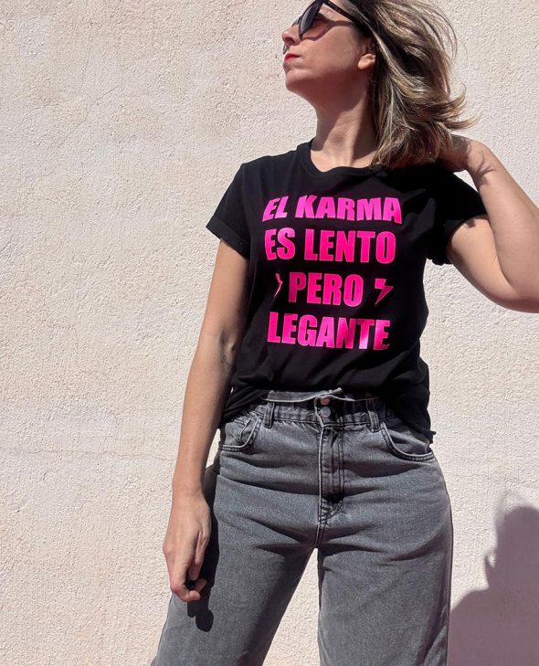 CAMISETA KARMA NEGRA
