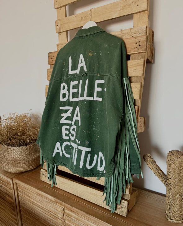 CAZADORA LA BELLEZA