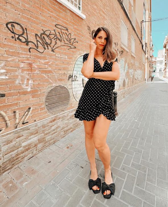 VESTIDO LUNARES OJO