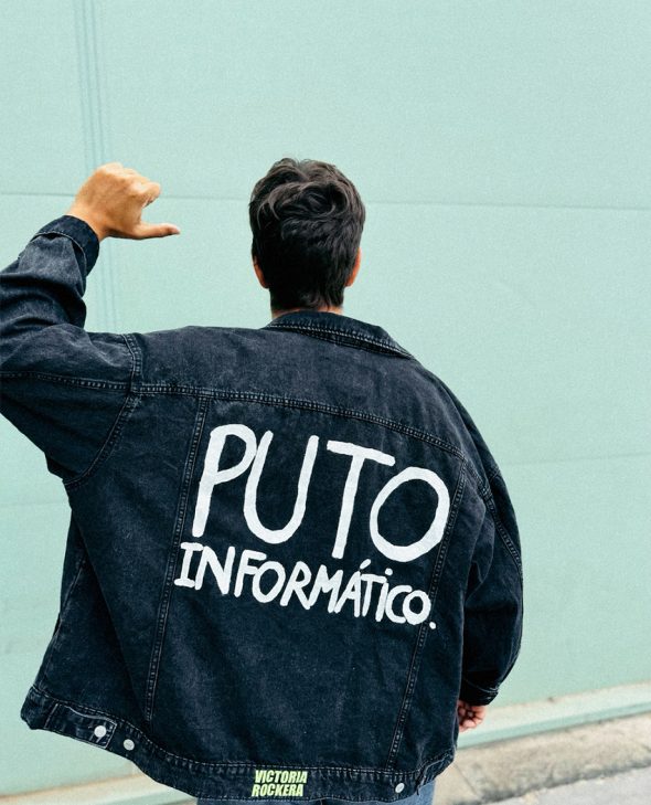 CAZADORA PUTO INFORMÁTICO
