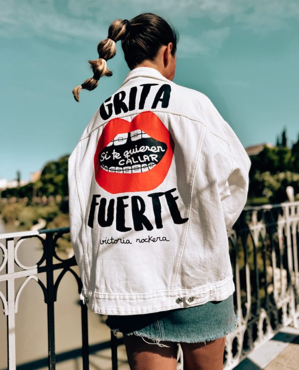 CAZADORA GRITA FUERTE