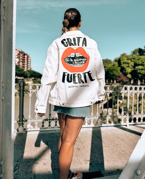 CAZADORA GRITA FUERTE