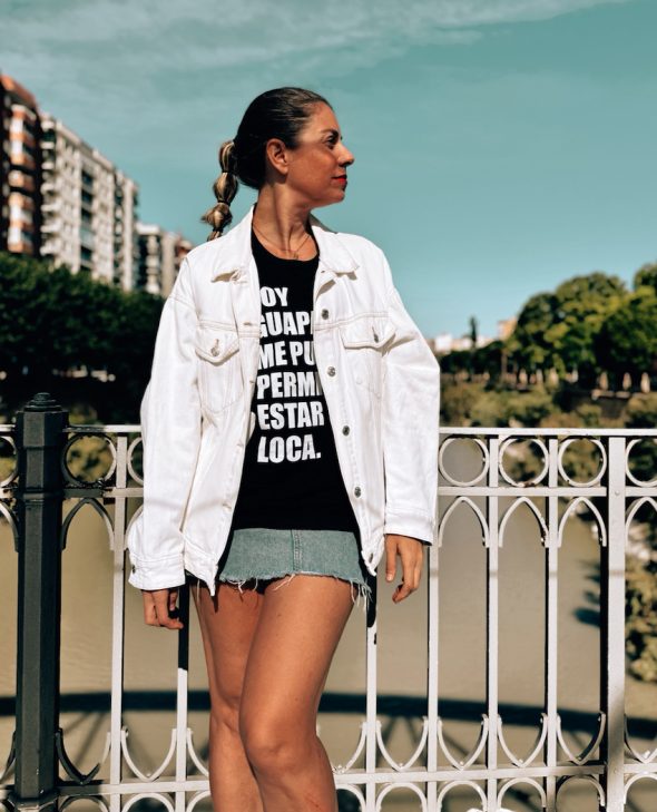CAZADORA GRITA FUERTE