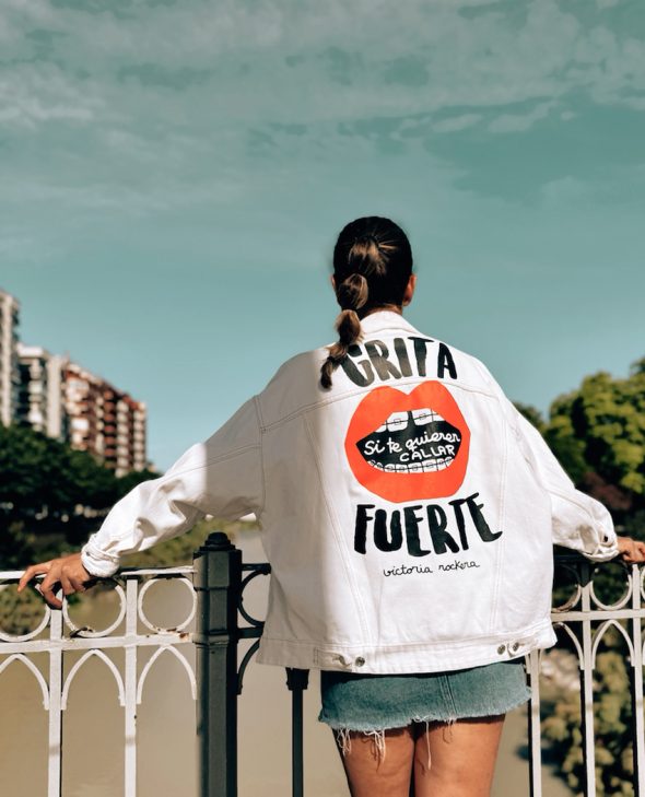 CAZADORA GRITA FUERTE
