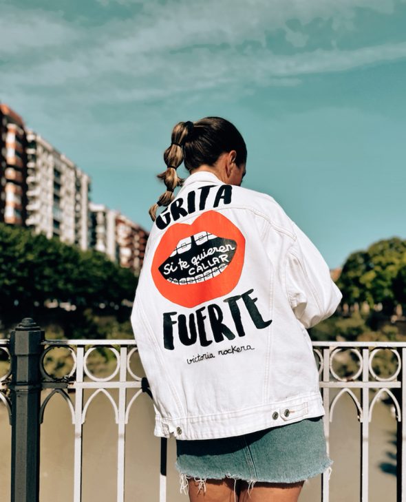 CAZADORA GRITA FUERTE