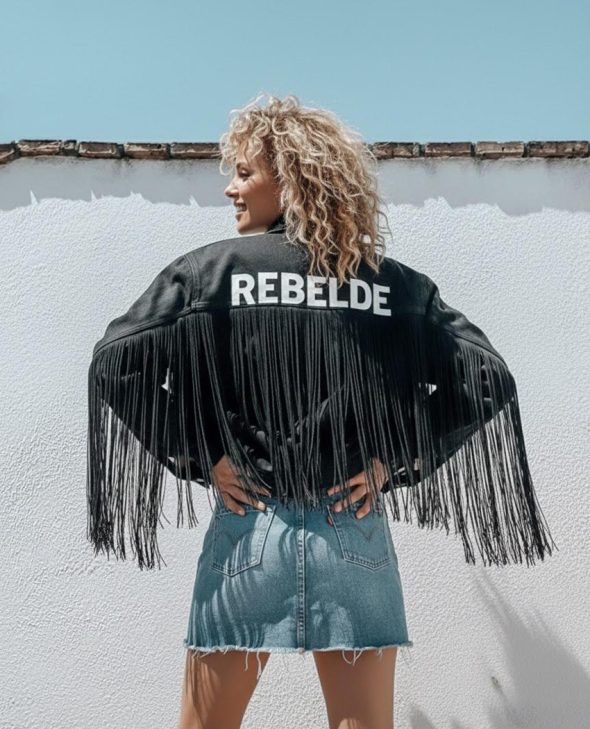 CAZADORA REBELDE